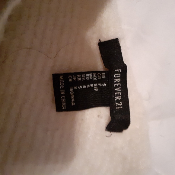 Forever 21 off the shoulder sweater - Picture 3 of 3